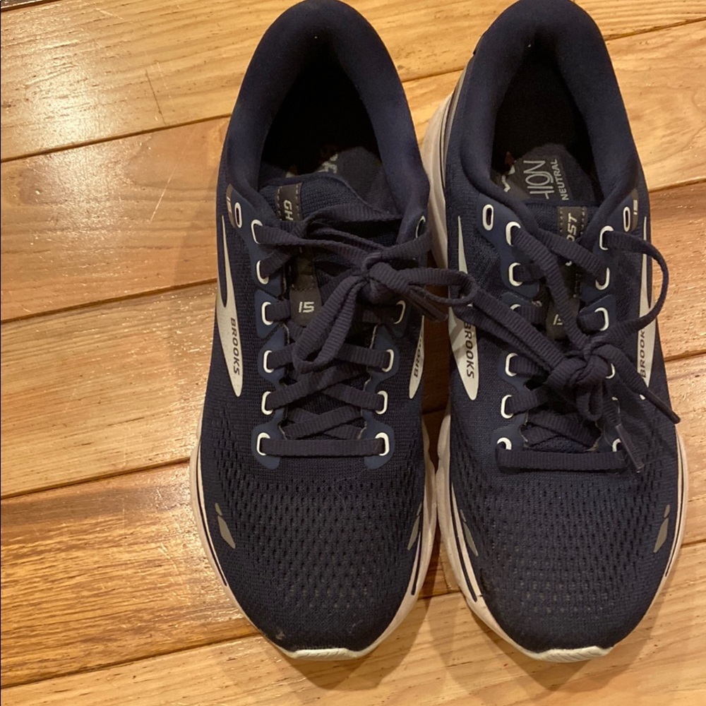 Brooks Blue Athletic Shoes with Mesh Upper and Low-Top Design